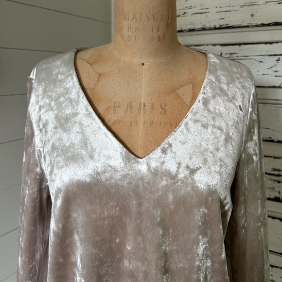 Karen Kane Velvet Bell Sleeve Top - Picture 2 of 6